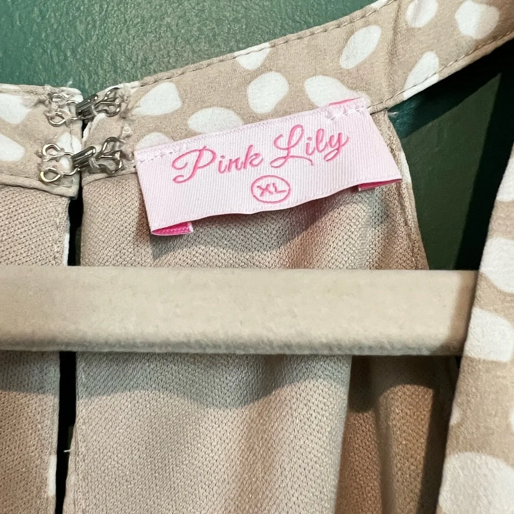 NWOT Pink Lilly Romper - Picture 6 of 6